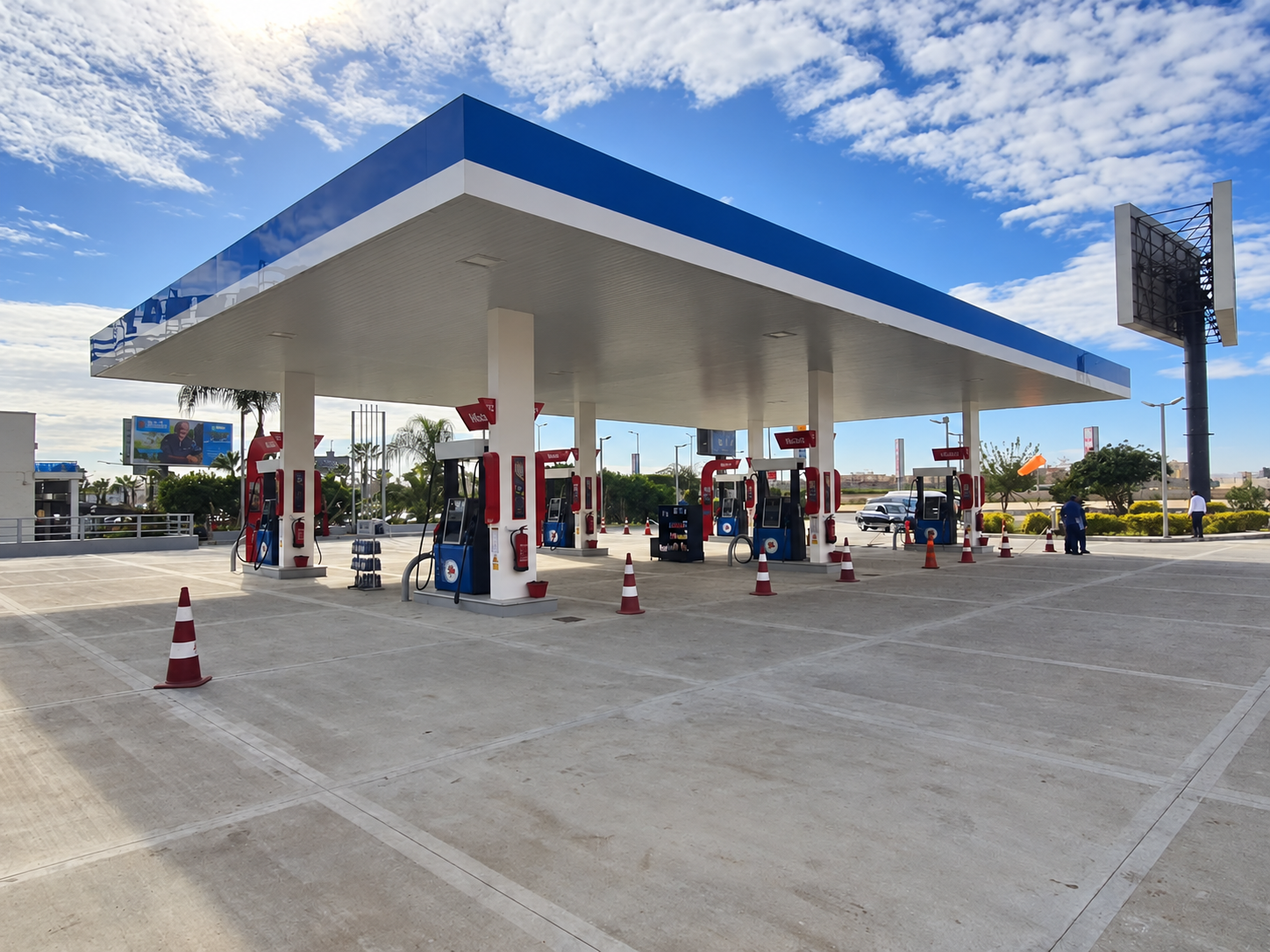 Sphinx Mobil Station — photograph 3